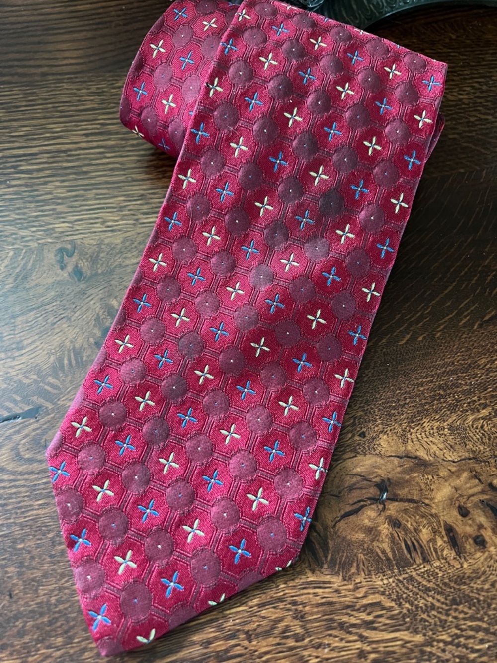 HUGO BOSS 100% Silk Burgundy/Red Textured Pattern Tie Made in Italy